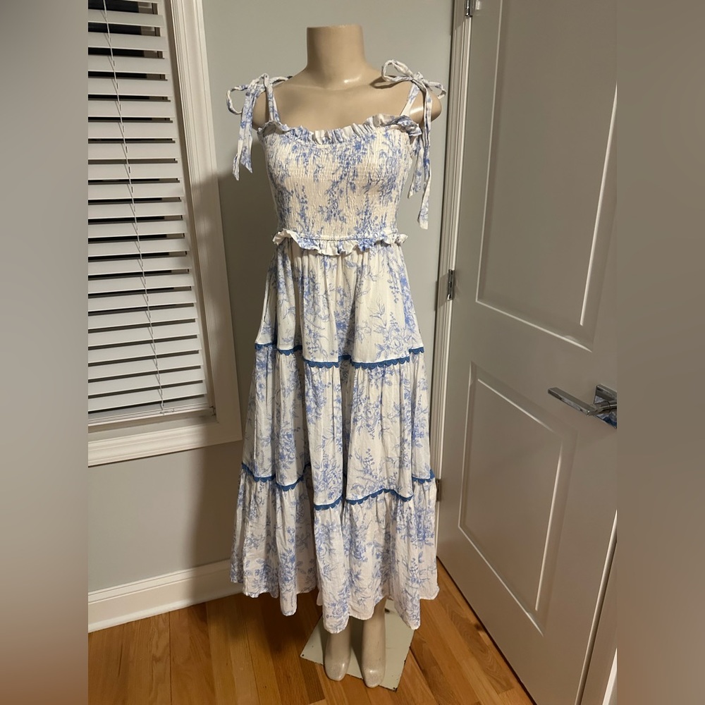 Chic Blue and White Maxi Dress